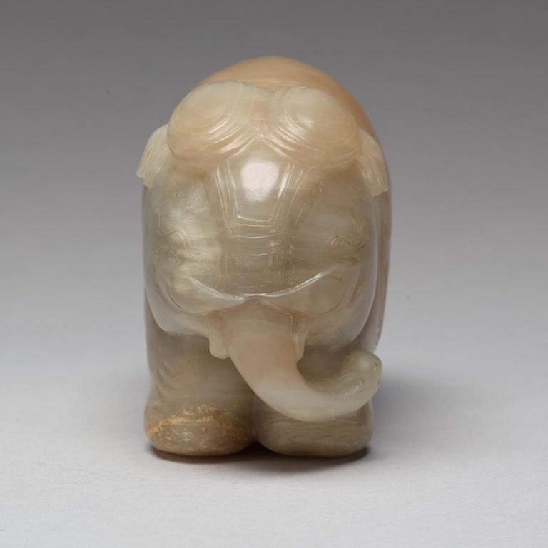 ELEFANT, nefrit. Kina, troligen 1900-tal.