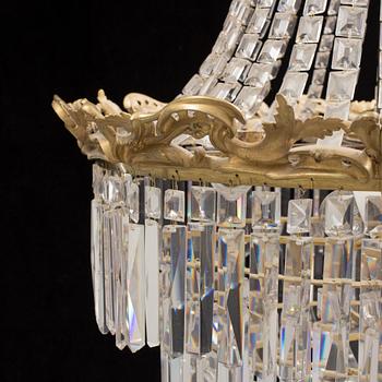 A late Victorian chandelier.