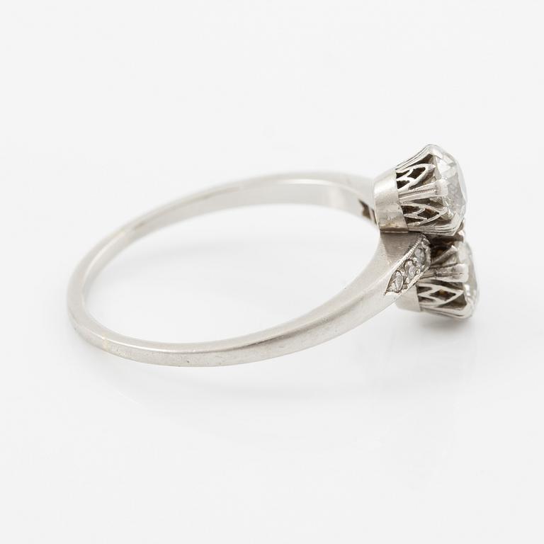 Ring in platinum set with round brilliant-cut diamonds, total weight approx. 1.25 ct.