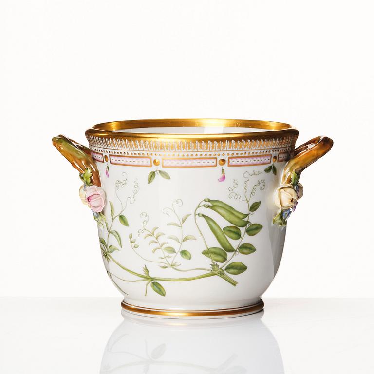 Vinkylare, porslin. Royal Copenhagen, "Flora Danica", Danmark, 1900-tal.