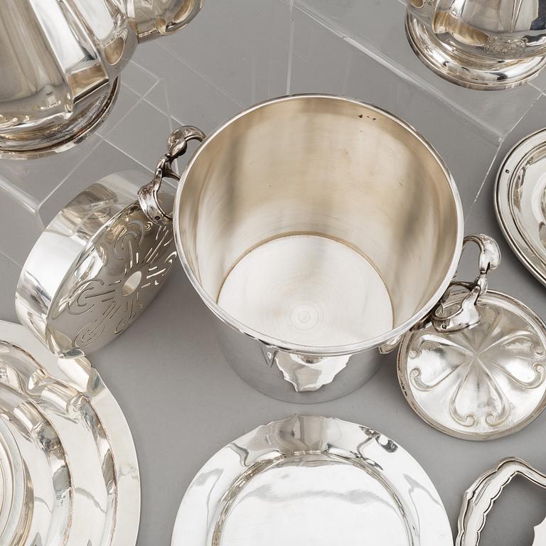 A French 20th century silver 950/1000 service, marked EC, Paris.