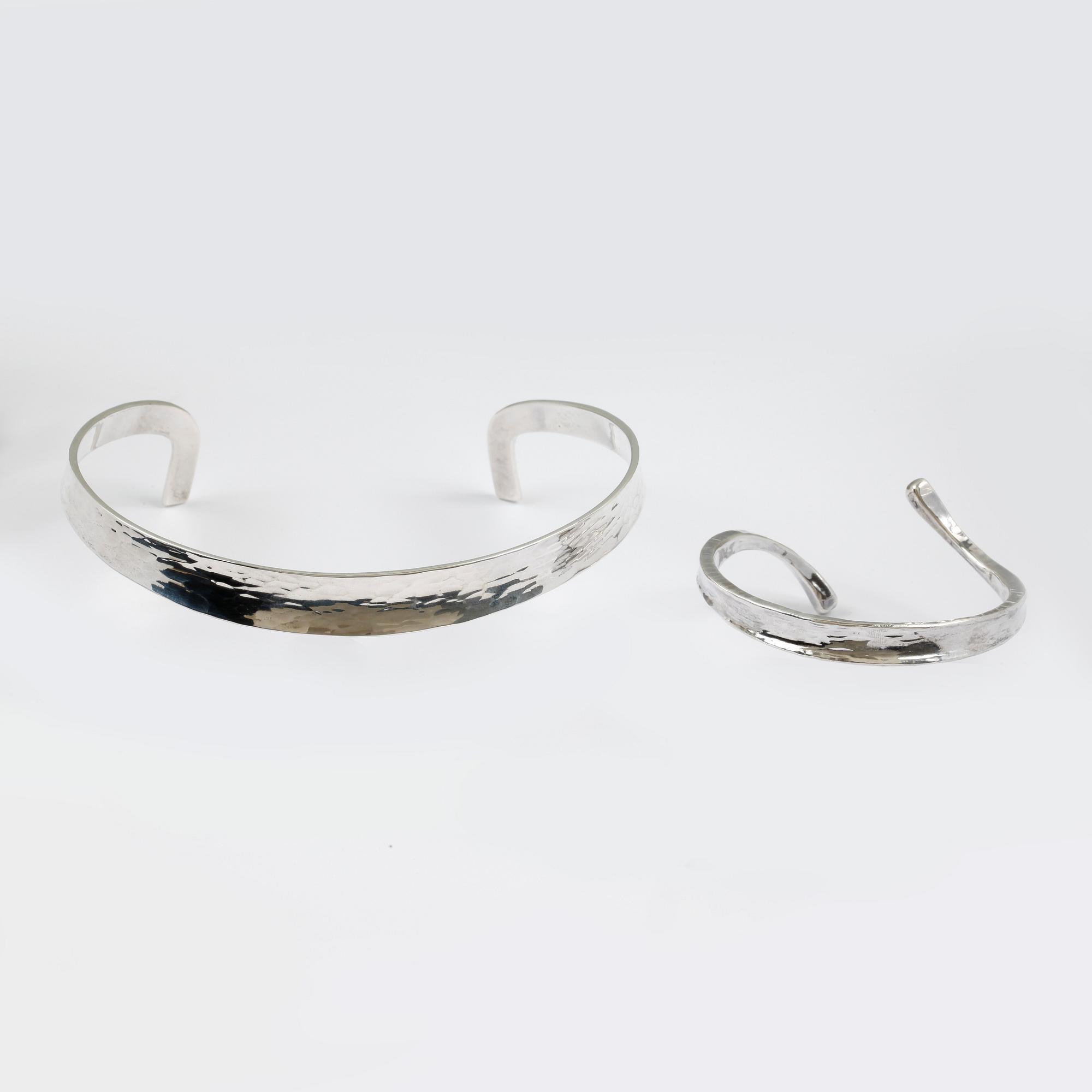 HALSBAND samt ARMBAND, Claës Giertta, silver, 1973 och 1974, signerad.