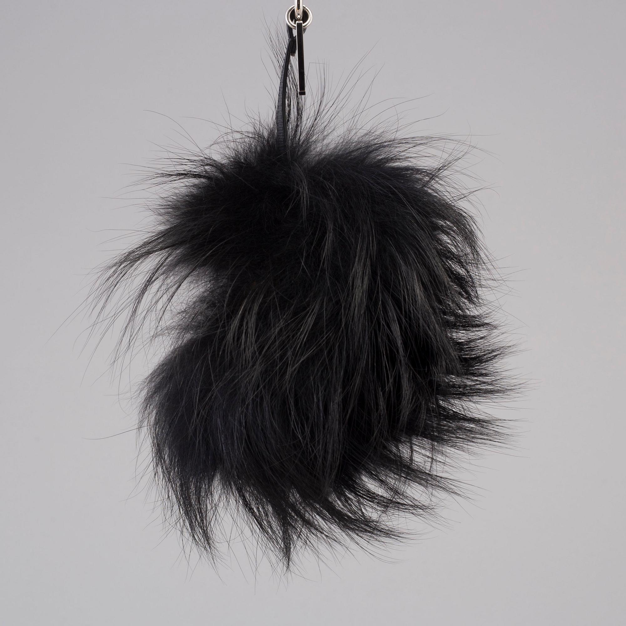 PÄLSBOLL, "BAG BUG" Fendi.