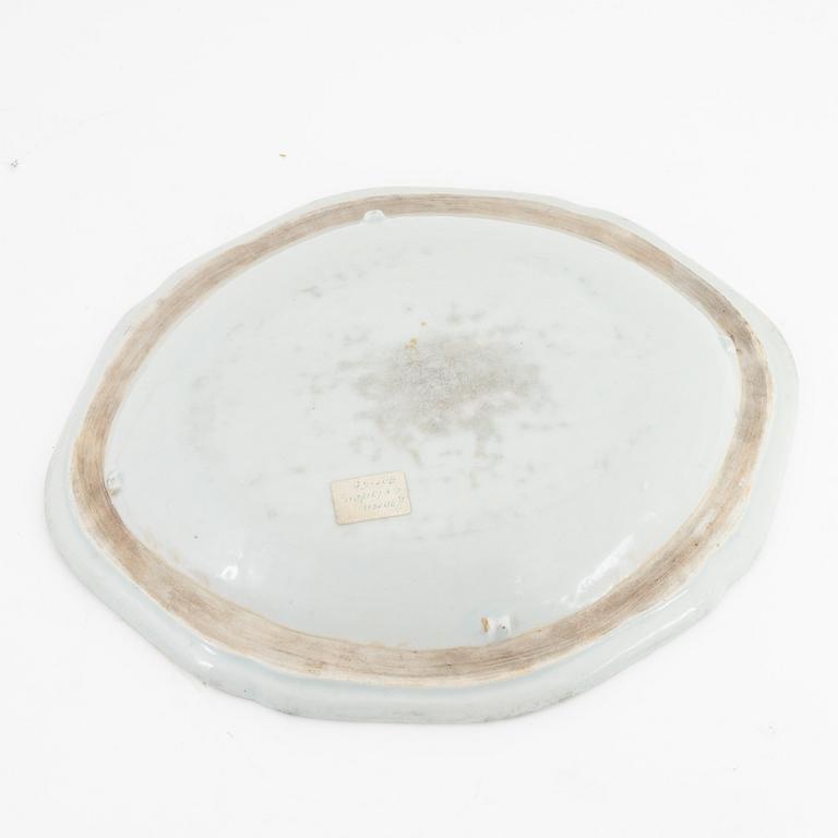 Serving Chinese dish with cover, Canton, second half of the 19th Century.