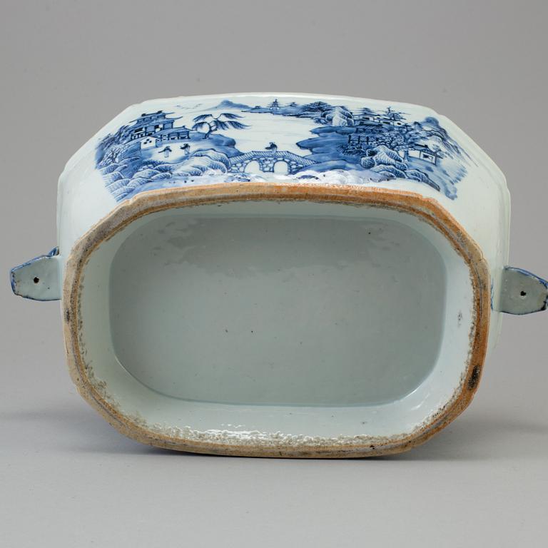 TERRIN med LOCK och FAT, kompaniporslin. Kina, Qingdynastin, Qianlong (1736-95).