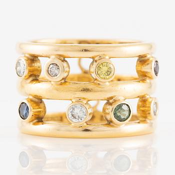 Ring 18K and 23K gold with diamonds in various colours.