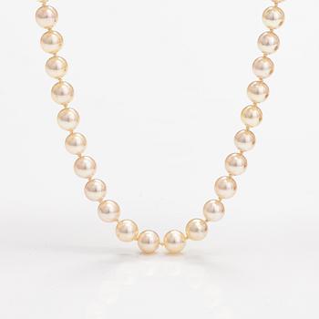 Pärlcollier, odlade pärlor, 14K guld och diamanter ca 0.01 ct tot. Mikimoto, Japan.