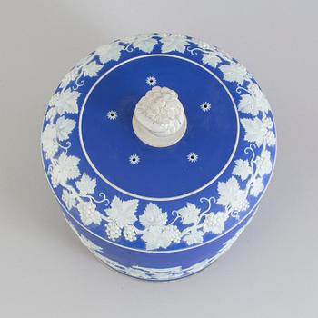 A Wedgwood 'Jasperware' cheese dome, second half of the 19th century.