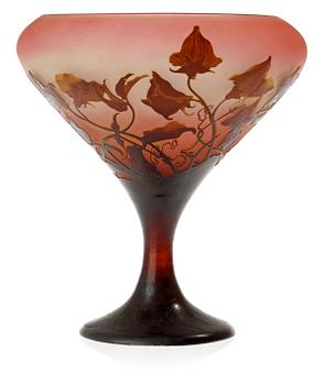 917. An Emile Gallé Art Nouveau cameo glass vase, Nancy, France.