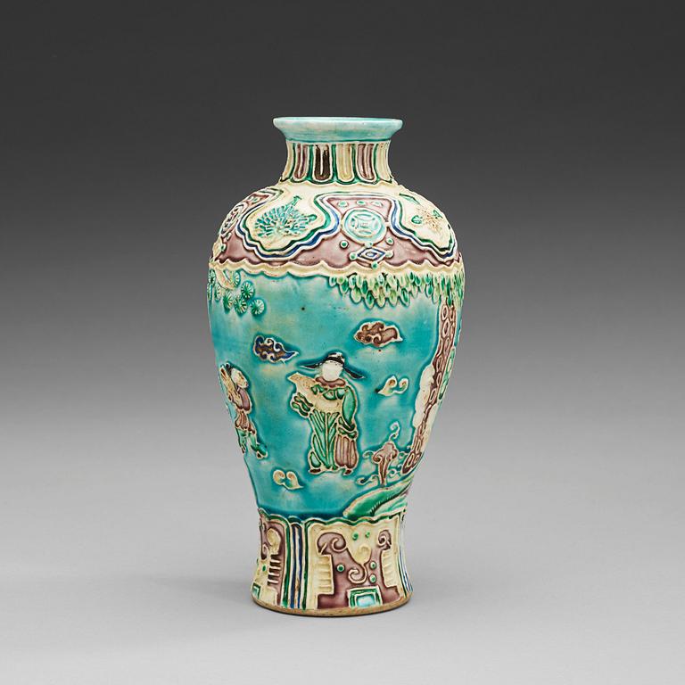 A Fahua jar, Ming dynasty (1368-1644).