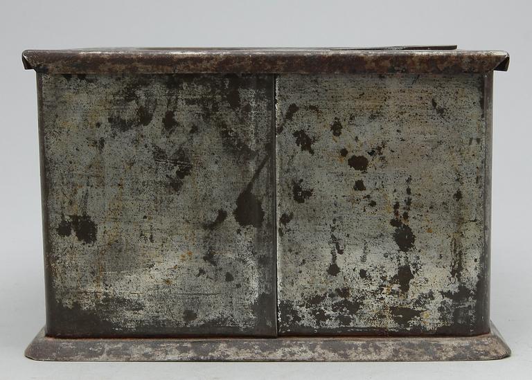 LEKSAKSPIS med tillbehör, 8 delar, plåt, järn samt koppar, 1800/1900-tal.