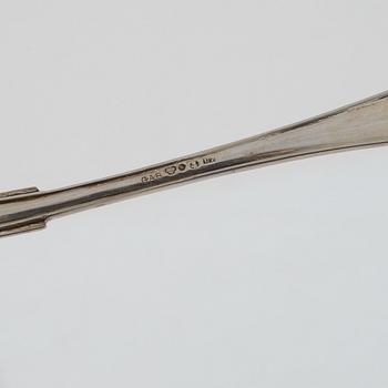 Bestickuppsättning i schatull, silver, 105 delar, modell "Svenskt spets", Svenska importstämplar samt GAB, 1919-23.