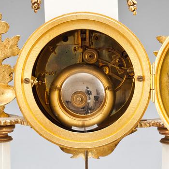 BORDSPENDYL, Louis XVI-stil, 1900-talets andra hälft.