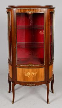 VITRINSKÅP, rokokostil, 1900-talets mitt.