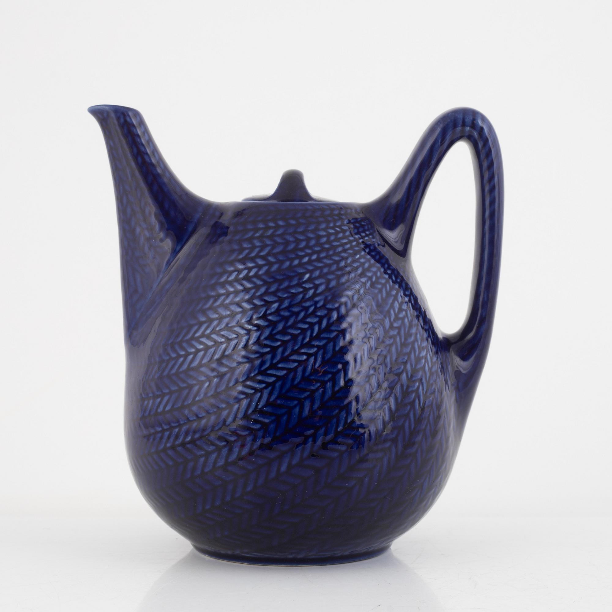 Hertha Bengtson, a 26-piece 'Blå eld' tea service, Rörstrand.