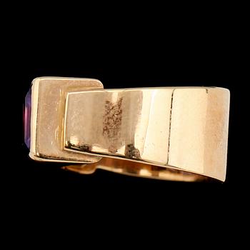 RING, 18K guld och ametister, Ljungström Guldvarufabrik Ab, Stockholm 1963. Total vikt ca 6 g.