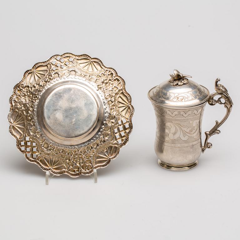 KOPP MED FAT, Osmanska riket, omkring 1900, silver, vikt ca 339 g.