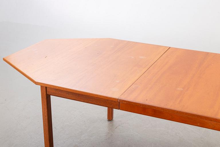 A DINNER TABLE MID 20TH CENTURY.