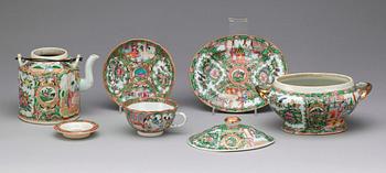 SERVISDELAR, tre delar, porslin. Kina, Kanton, omkring 1900.