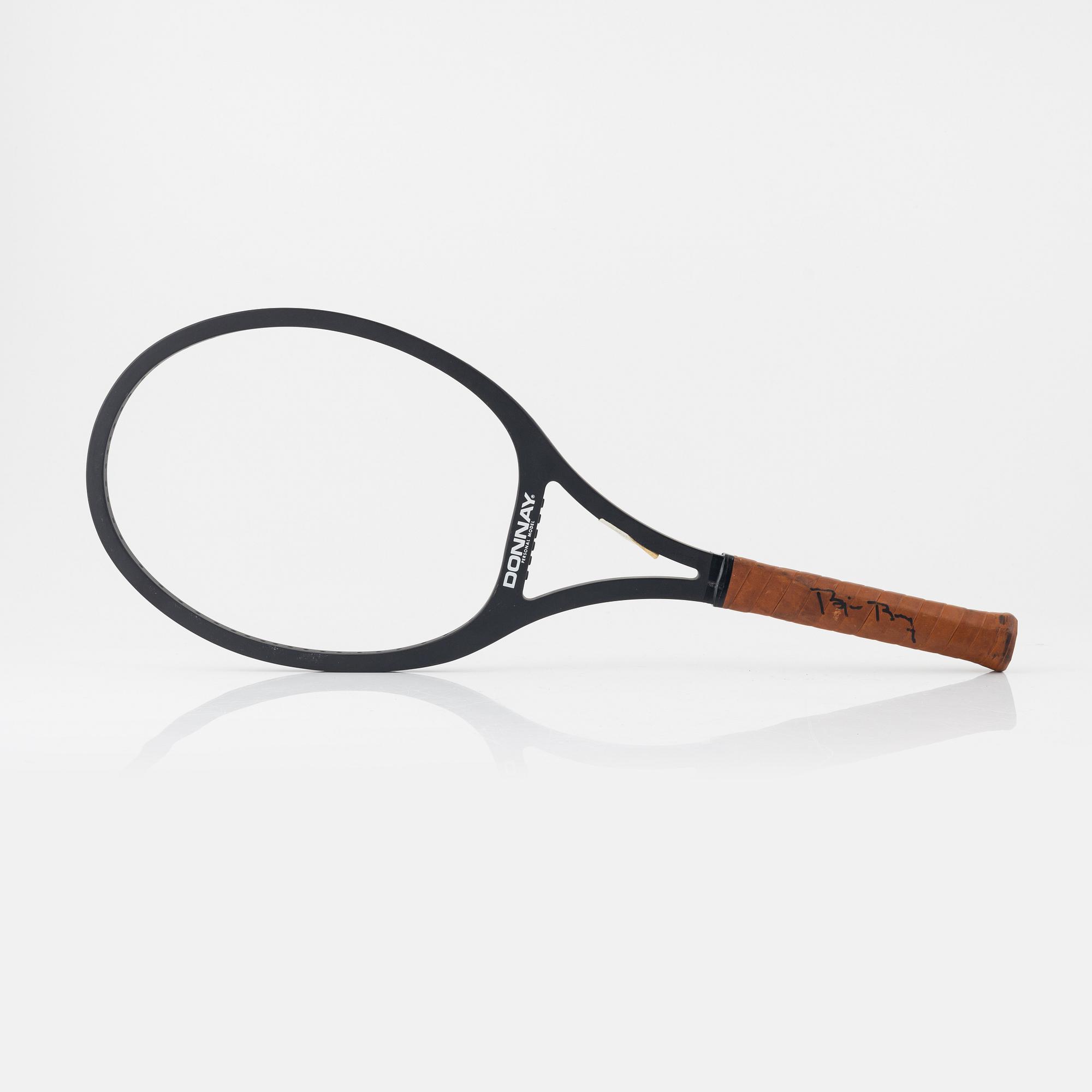 Tennisracket, Signerad Björn Borg. Donnay. Speciellt framtaget mid 25 racket i trä.