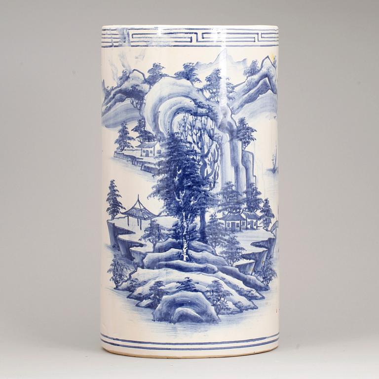 PARAPLYSTÄLL, keramik. Modern tillverkning.