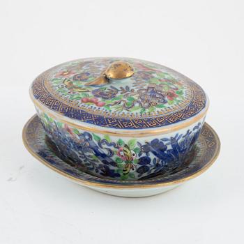 Smör terrin med lock och fat, porslin. Qingdynastin, 1700-tal.