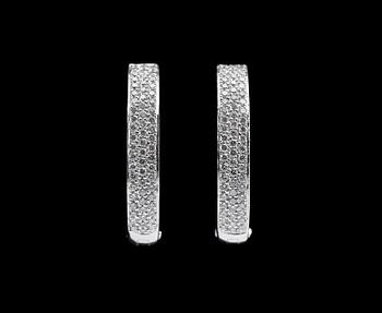 579. A PAIR OF EARRINGS, brilliant cut diamonds c. 0.25 ct. 18K white gold. Weight 5 g.