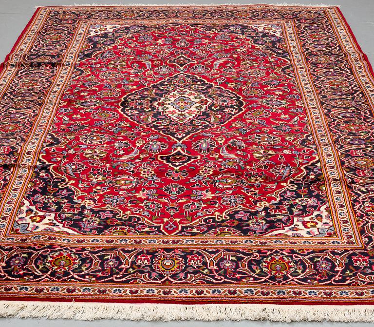 A CARPET, Kashan, ca 317 x 208 cm.