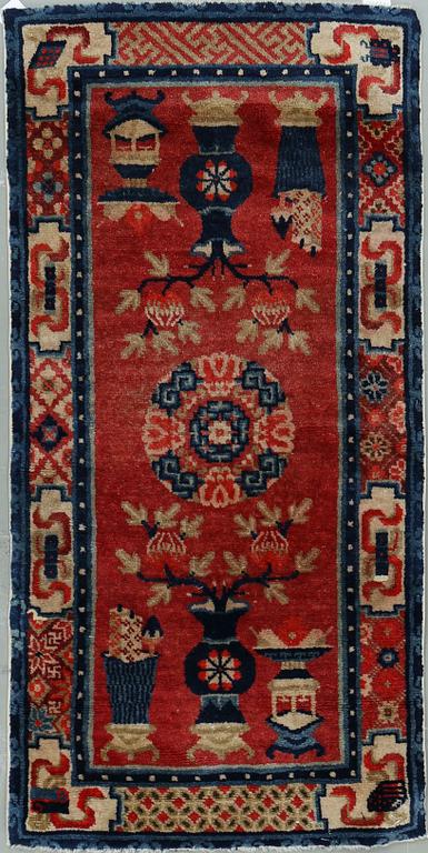 MATTA, semiantik Kina. Ca 132,5 x 66 cm.
