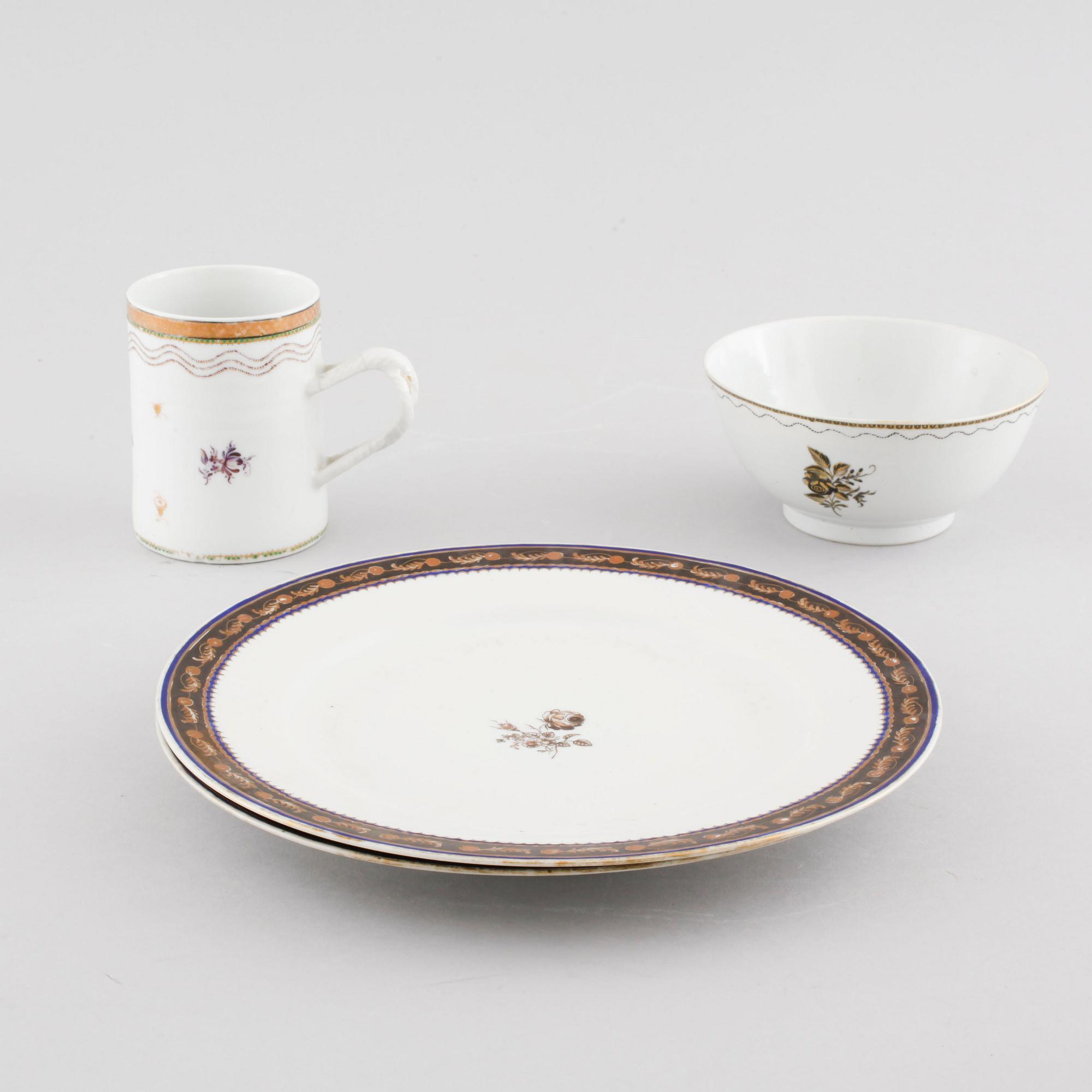 Four pieces of chinese porcelain, Qianlong (1736-1795).