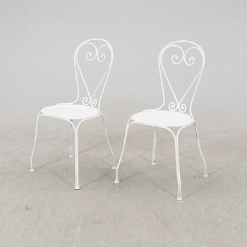 A tabe and two chairs from Byarum later part of the 20th century.