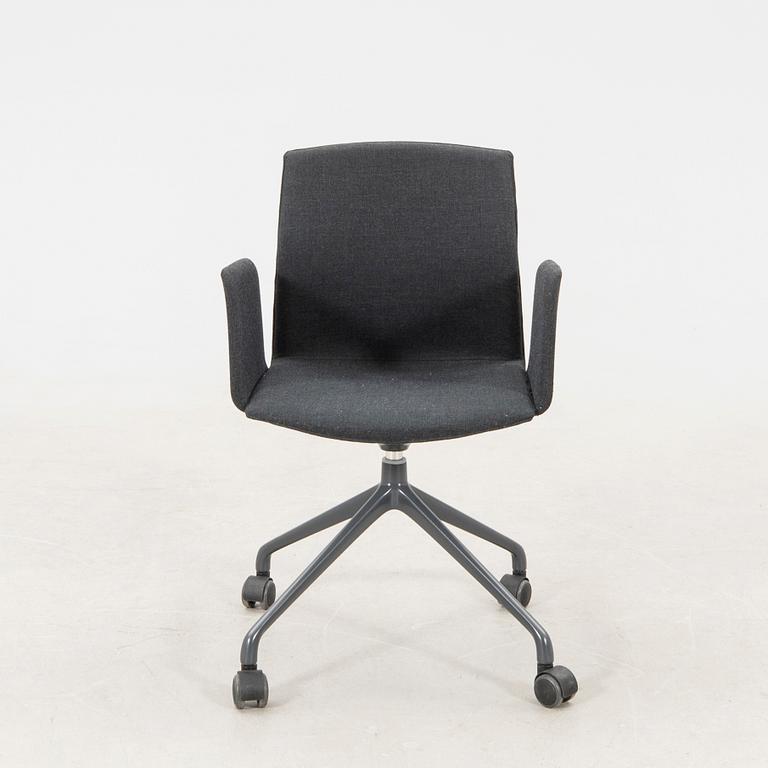 Pensi Design Studio, office chair on wheels, "Kabi" for Akaba, 1980s.