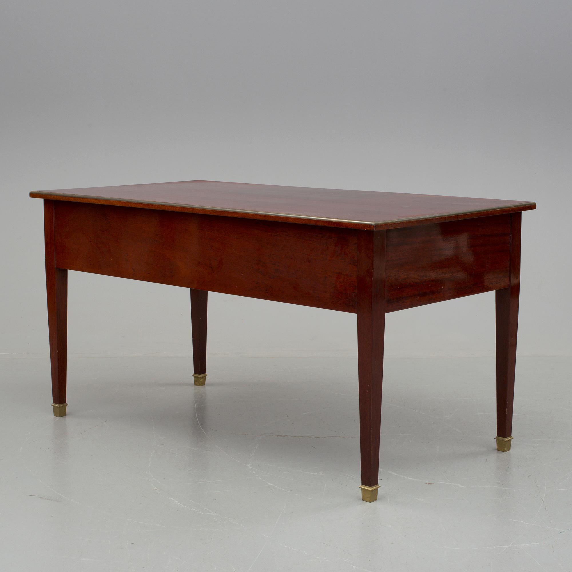 SKRIVBORD, sengustaviansk stil, 1900-talets andra hälft.