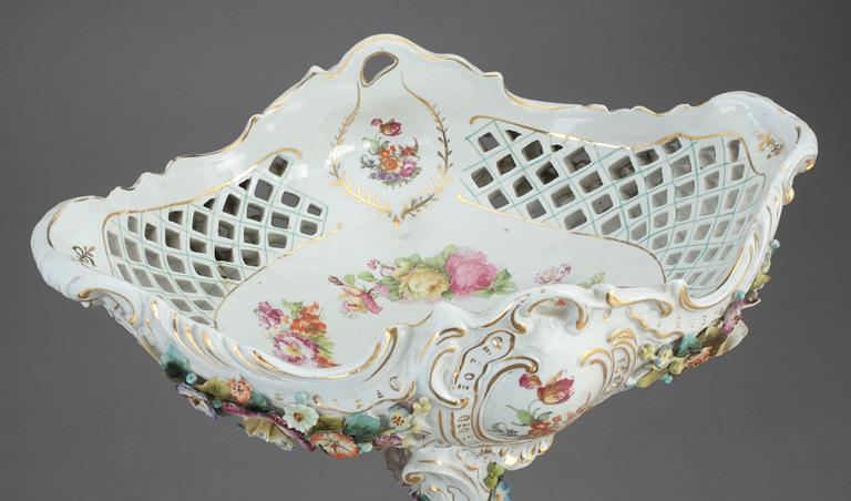 UPPSATSSKÅL, porslin, Wien, 1800-talets andra hälft.