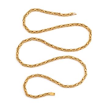 531. An 18K gold Meister necklace.