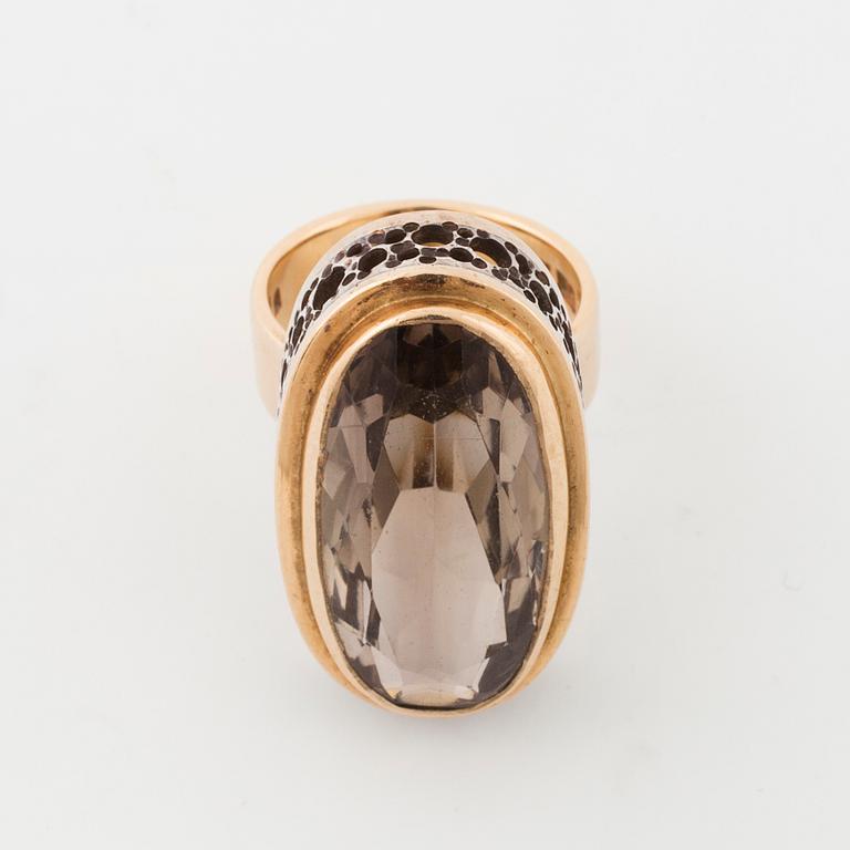ANDERS HÖGBERG, Göteborg, 1991, a faceted smoky quartz ring.