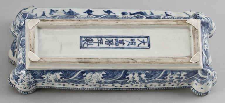 ASK MED LOCK, porslin, Kina 1900/2000-tal.