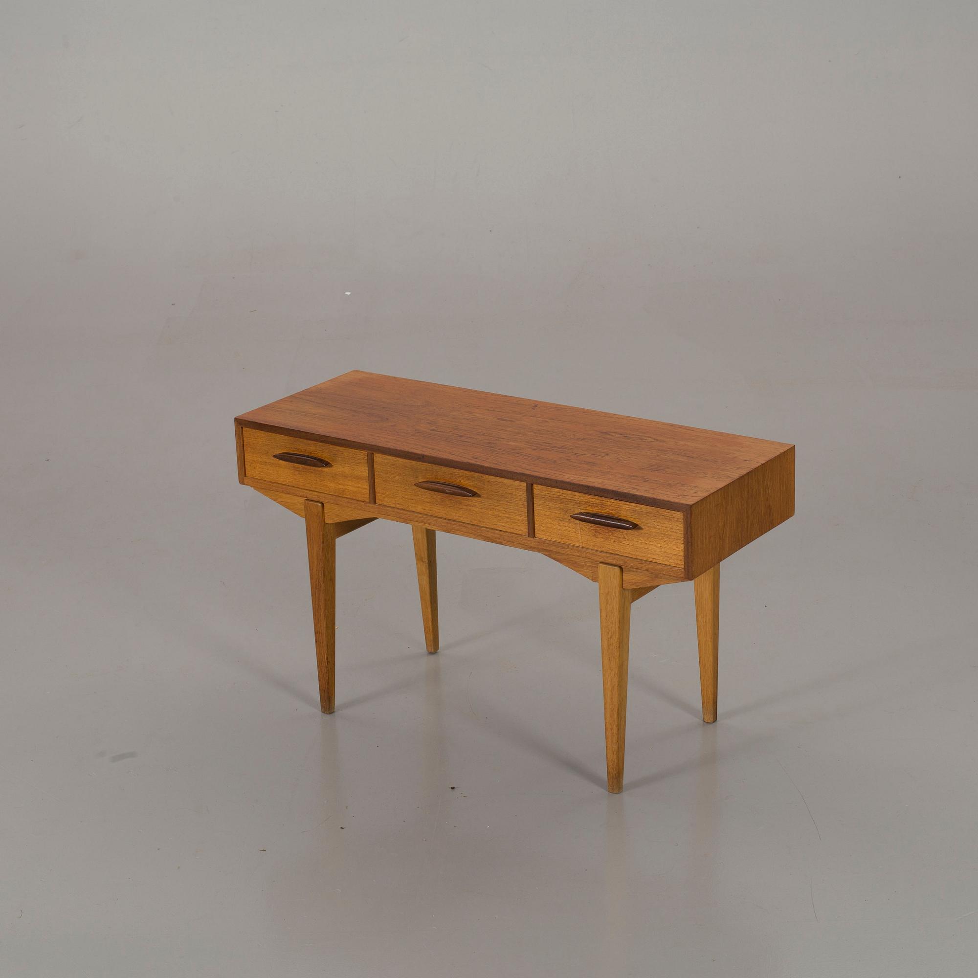 HALLBORD, 1900-talets mitt.