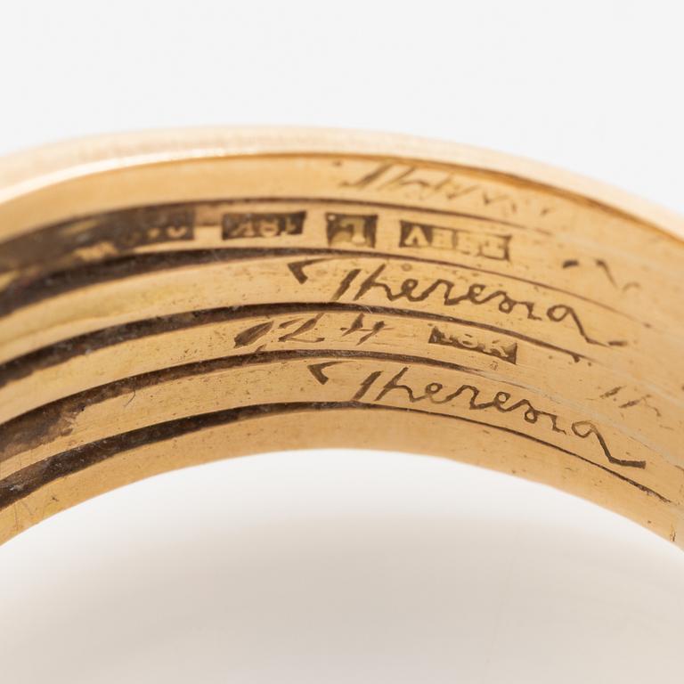 Theresia Hvorslev, ring 18K gold with, among other things, carnelian, pearl, brilliant-cut diamond. "The Tale of the Ring".