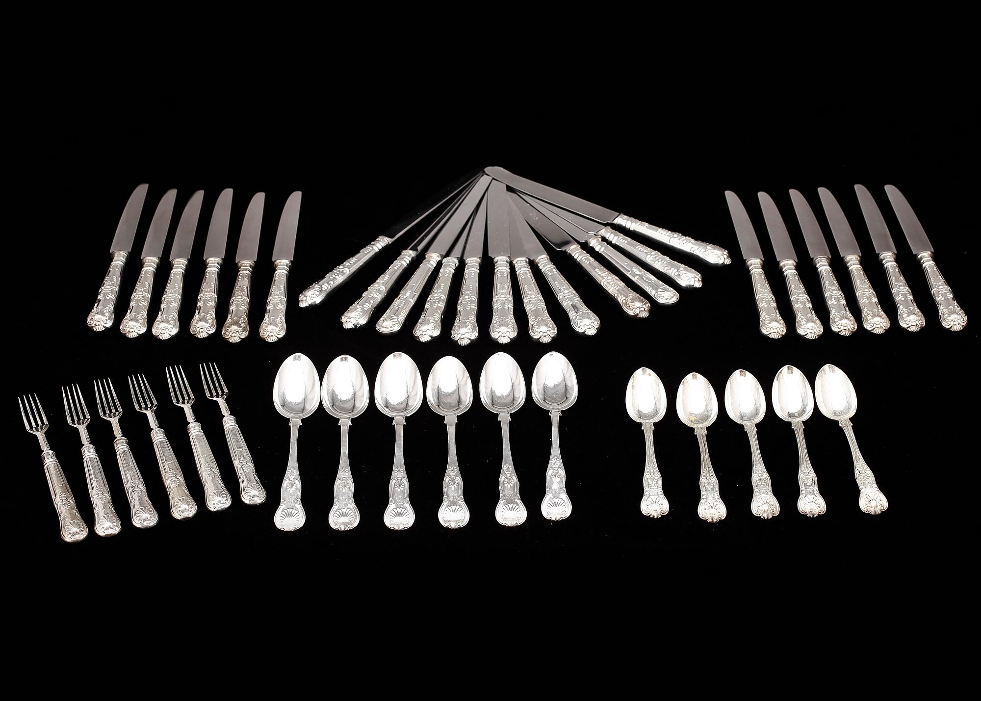 BESTICK, 41 delar, silver, London, 1900-tal. Totalvikt ca 2167 gram.