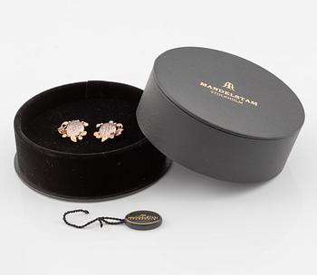 Earrings, Mandelstam, 18K gold with carved rose quartz, pink tourmalines, and brilliant-cut diamonds.