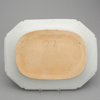 STEKFAT, ett par, porslin, Kina, Qianlong (1736-95).