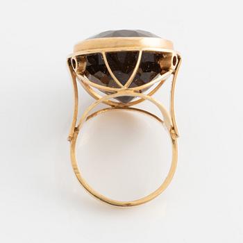 Ring, cocktail ring, 18K gold with smoky quartz.