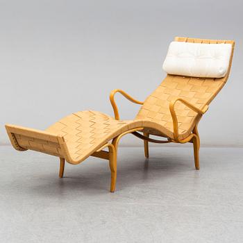 BRUNO MATHSSON, a 'Pernilla' beech recliner from Firma Karl Mathsson, Värnamo, 1980.