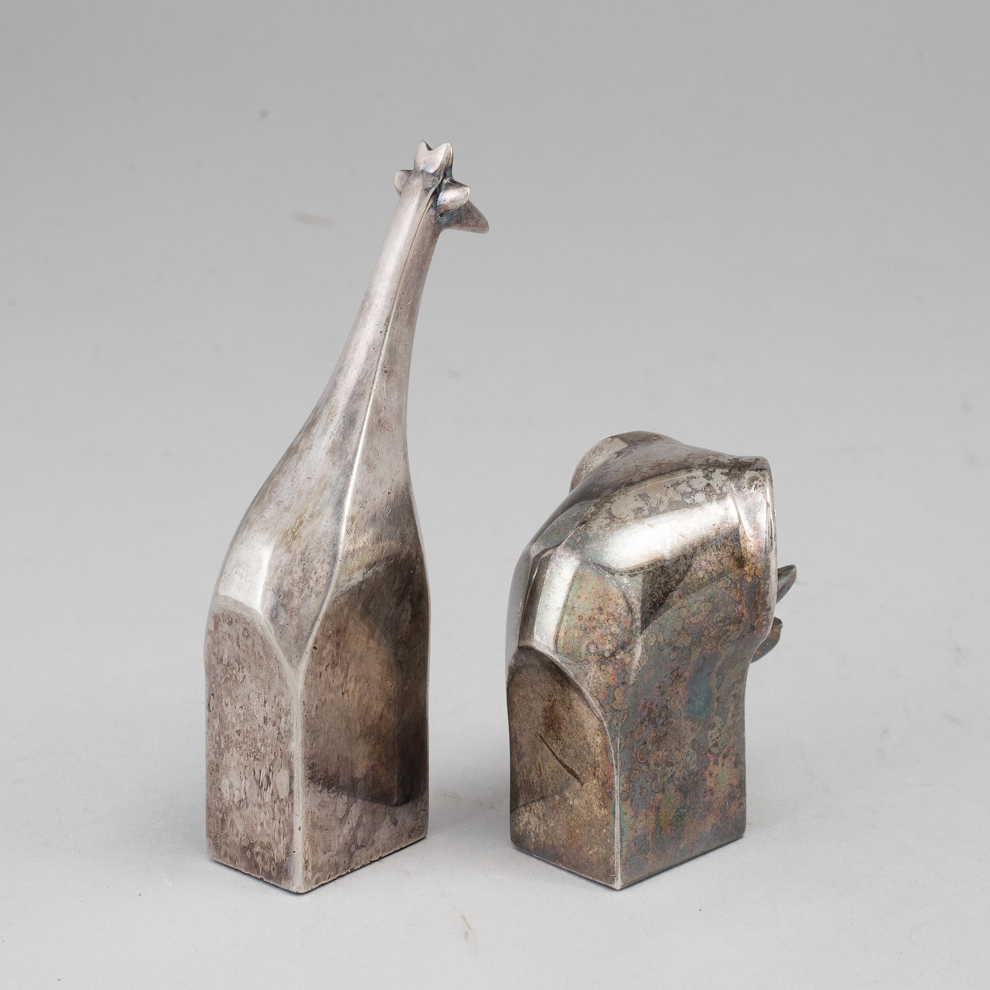 GUNNAR CYRÉN, a group of two silver plated figurines, Dansk Designs Japan.