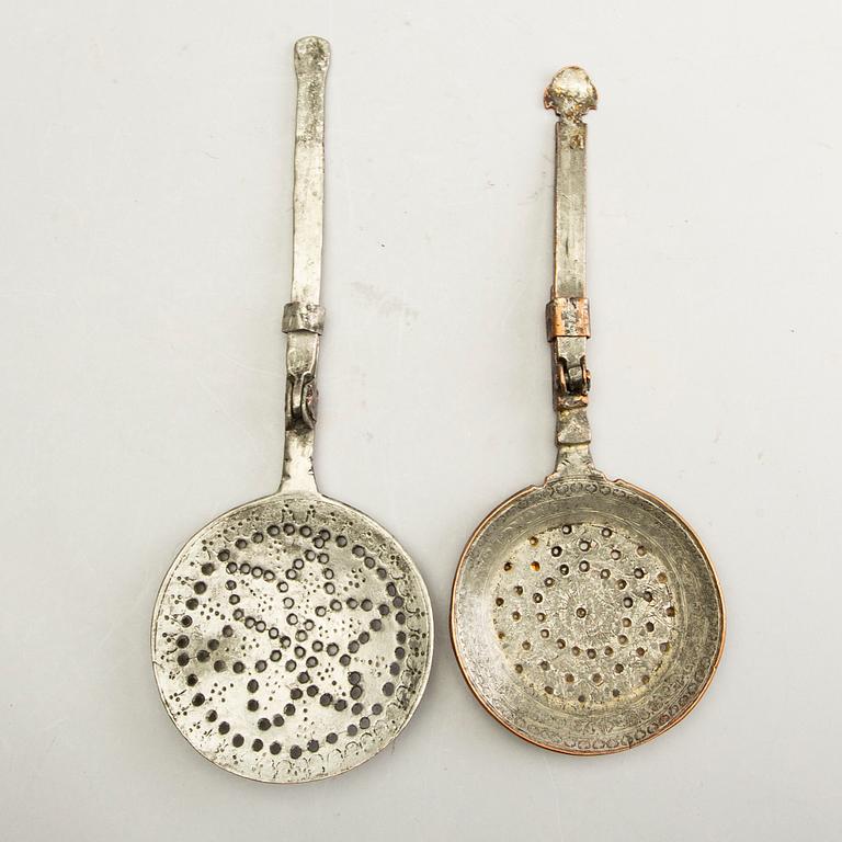 Parti bestick och matkärl, åtta delar, metall. Persien, omkring 1900.