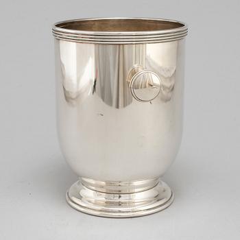 A 20th century plate champagne cooler.