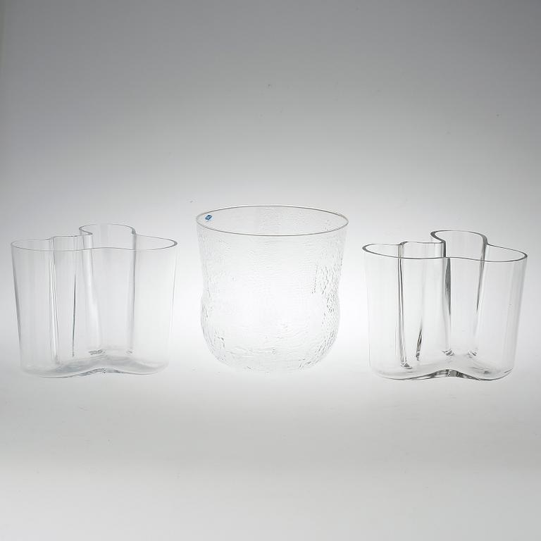 VASER, 3 st, glas, Alvar Aalto Iittala, "Savoy" och Oiva Toikka, Nuutajärvi Notsjö, "Fauna".