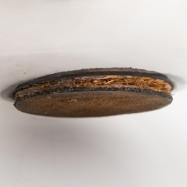 Pekka Piekäinen, two bowls in sterlingsilver och silver, Tarkiainen, Helsinki 1988 and Auran Kultaseppä, Turku 1978.