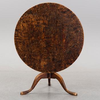 An alder and birch tilt-top table by Jacob Sjölin (Master 1767-1785).